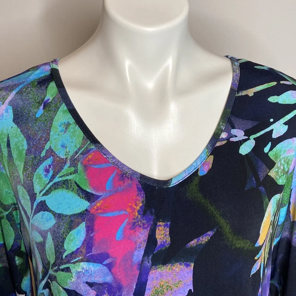 Clara Sun Woo, Abstract Floral Side Slit 3/4 Sleeve Tunic, Medium - Picture 5 of 13